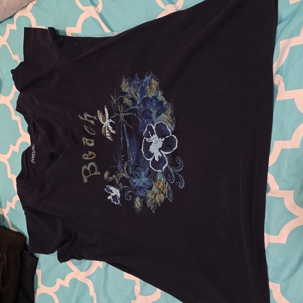 โค๏ธ10/$10 Avenue beach tshirt